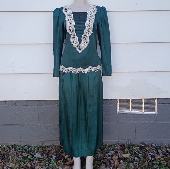 Vintage Green And White Skirt Set - Picture 2 of 6